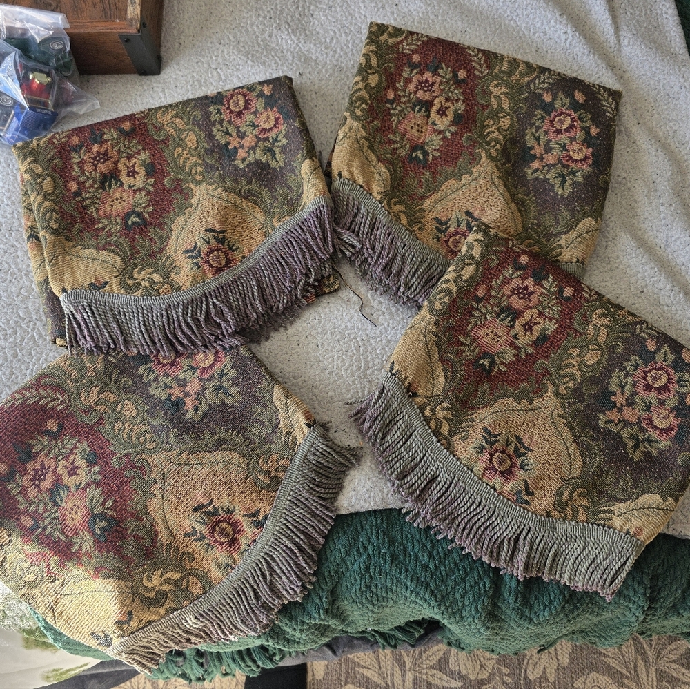 Vintage | Floral Antique Style Heavy Tapesty Fabric | Guc (4 Count)